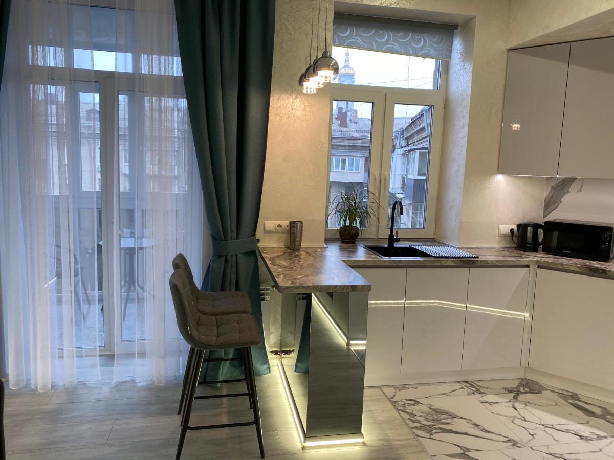 Panorama Luxury Apartment In The House With A Spire, A Historical Building In The City Centre Kharkov Ngoại thất bức ảnh