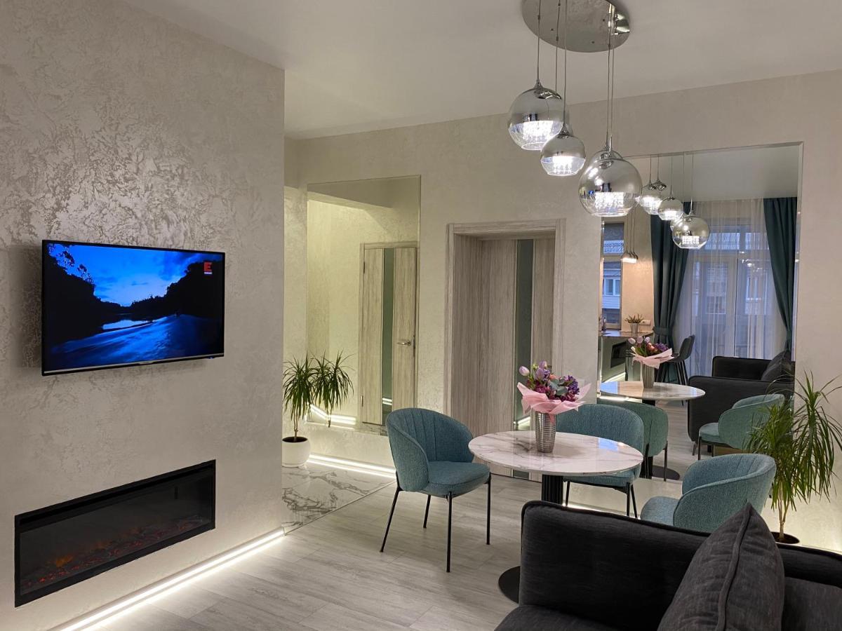 Panorama Luxury Apartment In The House With A Spire, A Historical Building In The City Centre Kharkov Ngoại thất bức ảnh